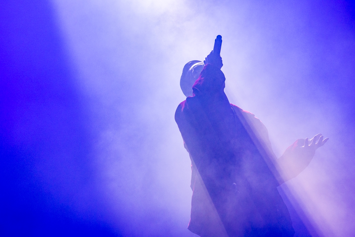 Ak 69 ソールド アウトを記録した武道館公演 Dawn In Budokan 堂々たるヒップホップ魂をみせつけ大盛況 そのステージでche Nelleのサプライズ登場による圧巻の初共演パフォーマンス実現したnew Single I Still Shine Feat Che Nelle Stronger もリリース