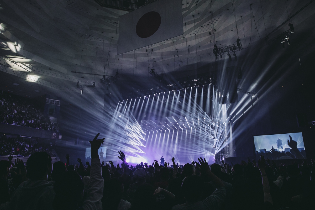 Ak 69 ソールド アウトを記録した武道館公演 Dawn In Budokan 堂々たるヒップホップ魂をみせつけ大盛況 そのステージでche Nelleのサプライズ登場による圧巻の初共演パフォーマンス実現したnew Single I Still Shine Feat Che Nelle Stronger もリリース