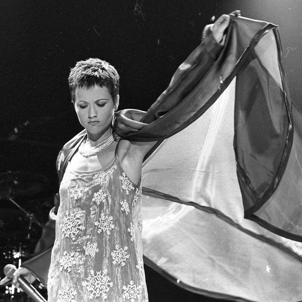 訃報 ドロレス オリオーダン クランベリーズ