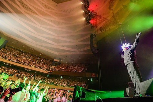 ジャミロクワイ、リベンジ来日公演に8,000人が沸いた！