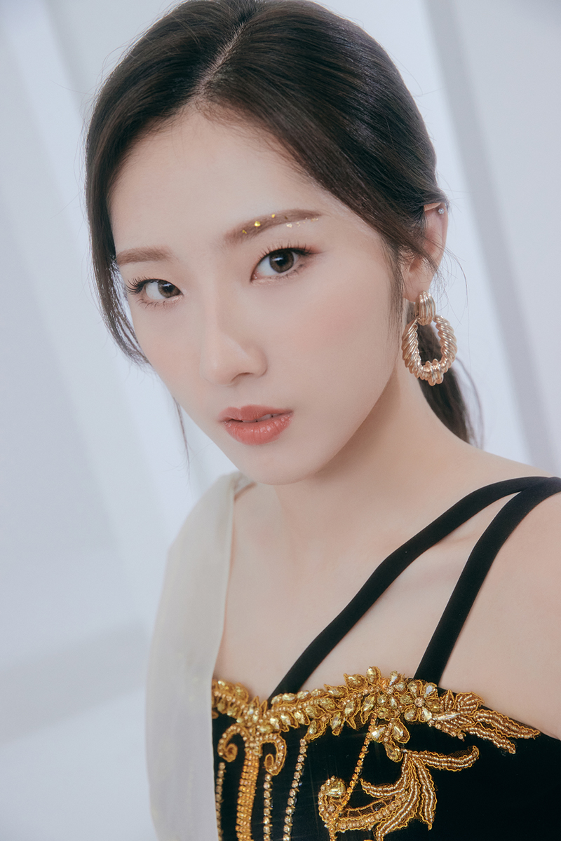 BIOGRAPHY - LOONA - UNIVERSAL MUSIC JAPAN