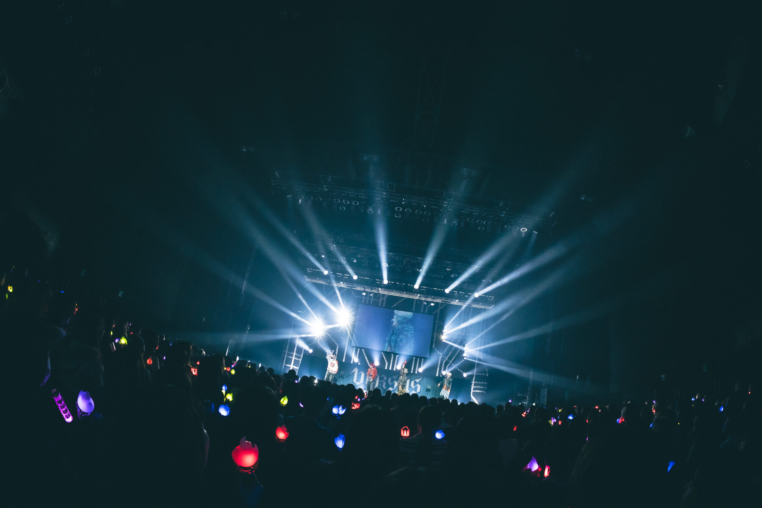 OWV LIVE TOUR 25-26 VERSUS』 OWV VS QWV オフィシャルライブレポート