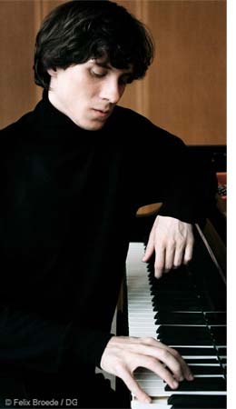 BIOGRAPHY ラファウ・ブレハッチ Rafal Blechacz UNIVERSAL MUSIC JAPAN