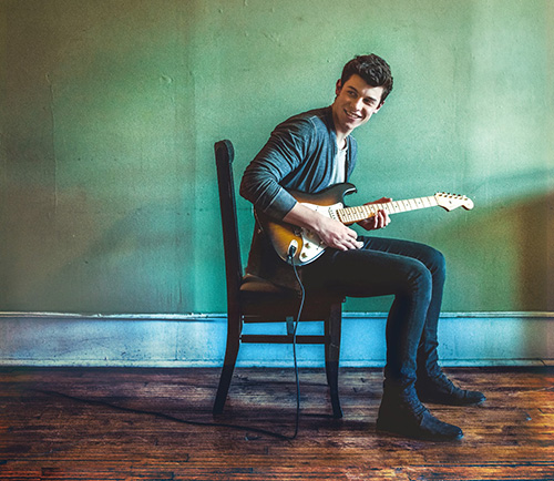 ショーン・メンデス日本デビュー1周年記念企画!!ツイートでオフィシャルグッズを当てよう!