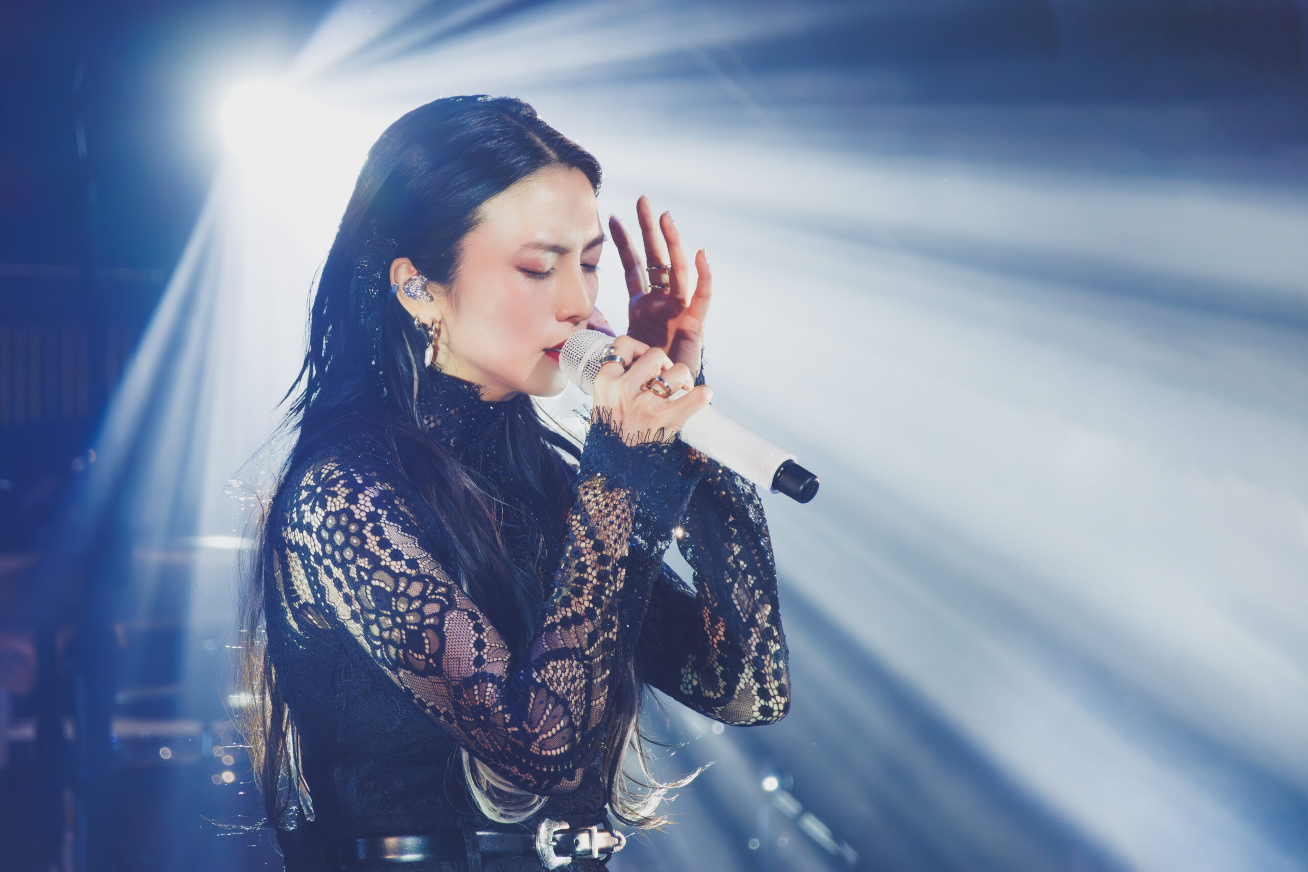 柴咲コウ、全国17都市を巡るライブツアーが閉幕。 ライブレポートが