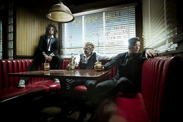 Sixx AM縲official ・抵ｽｲ・・photo By Paul Brown