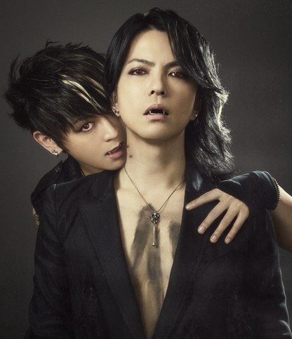 VAMPS「AHEAD REPLAY」アー写(小)